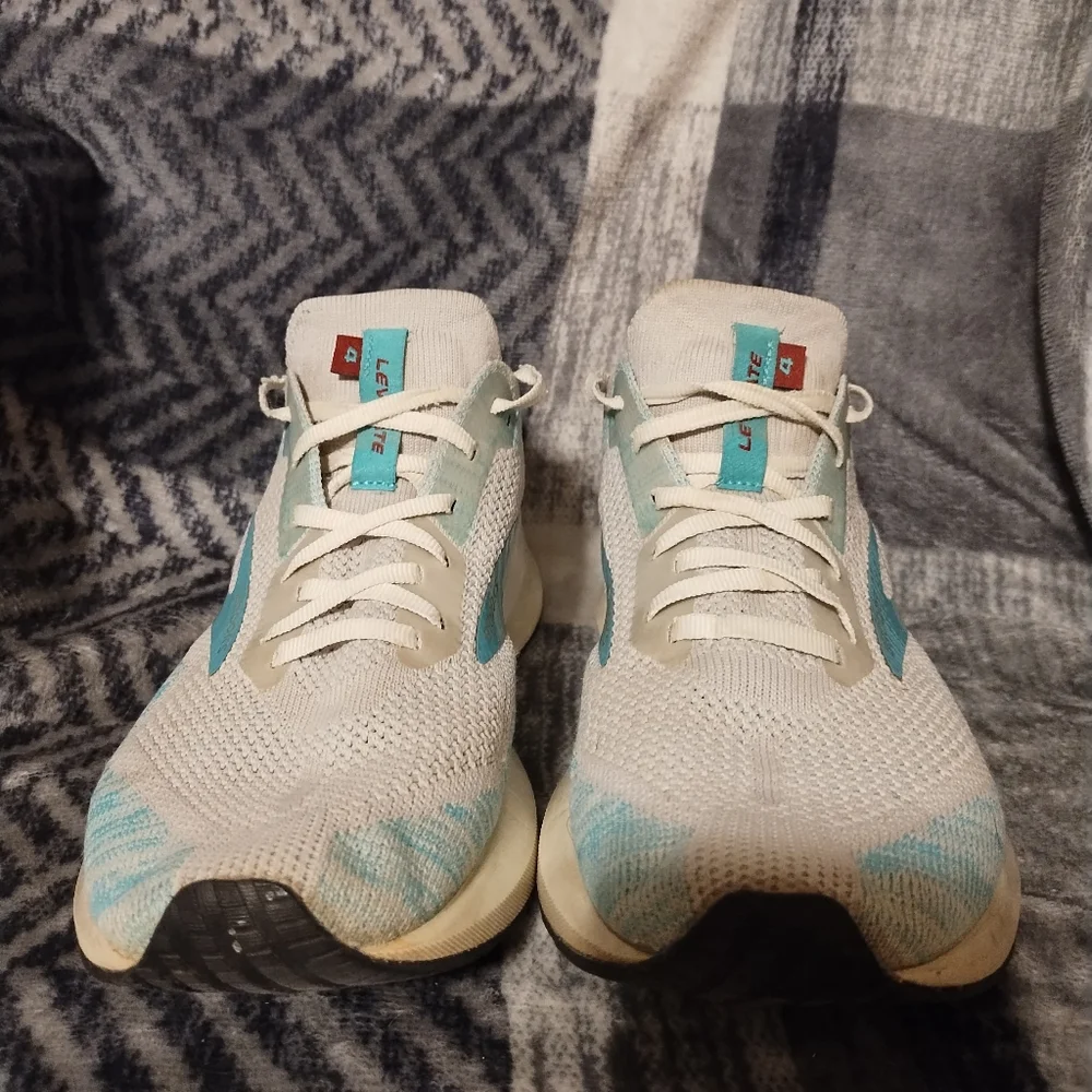 Brooks Women's Levitate 4 - Size 10 - Picture 2 of 16